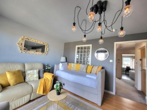 4 Separate Beds, Sleeps 6, Beautiful 2 bed Apt, Edinburgh